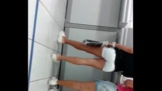 Novinha de shortinho branco