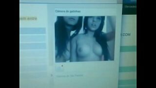 Novinhas se mostrando na webcam