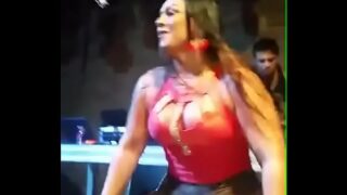 Mulher melancia rebolando