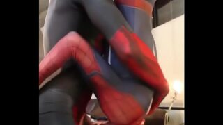 Sexo gay homem aranha ai