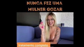 Mulher loira bonita