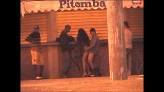 Mulheres em publico peladas na praia