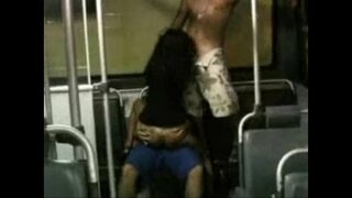 Novinha safada no onibus