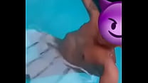 Ursos pelados gay na  piscina